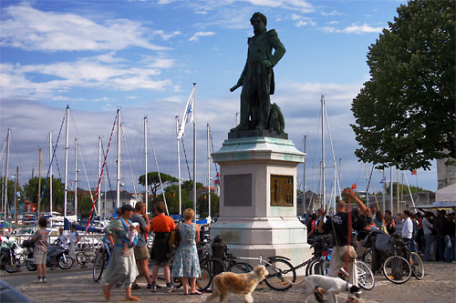 statue amiral duperre rochelle photo